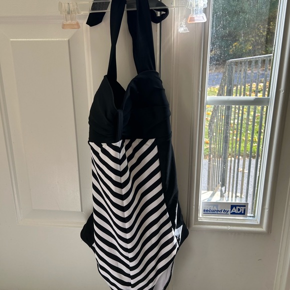 NWT Cupshee Women’s Size L Black One Piece Swimsuit Halter Top - Picture 2 of 4
